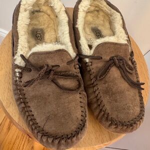 UGG Women’s Dakota Slipper